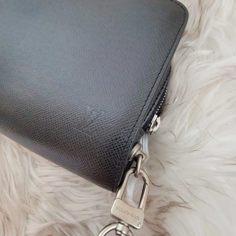 Louis Vuitton Taiga Baikal Wristlet - Picture 3 of 9